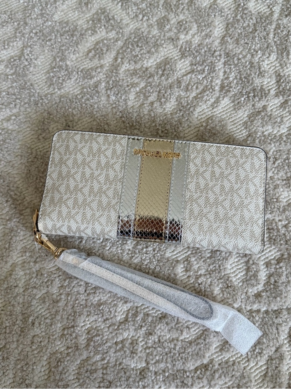 Michael Kors Vanilla Jet Set Travel Large Striped Signature Smartphone Wallet